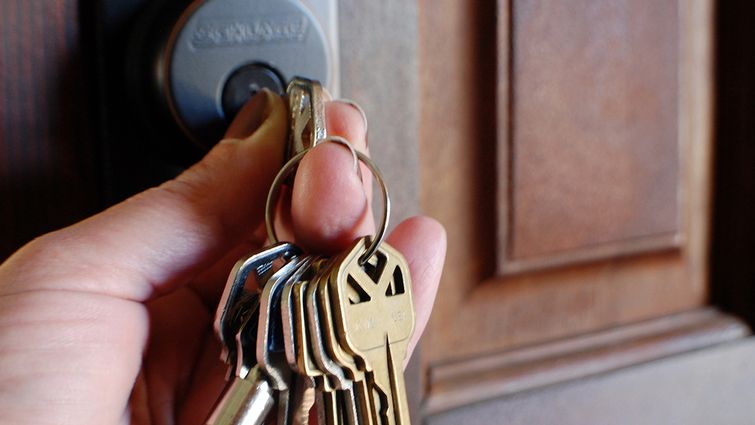 can two different keys open same lock