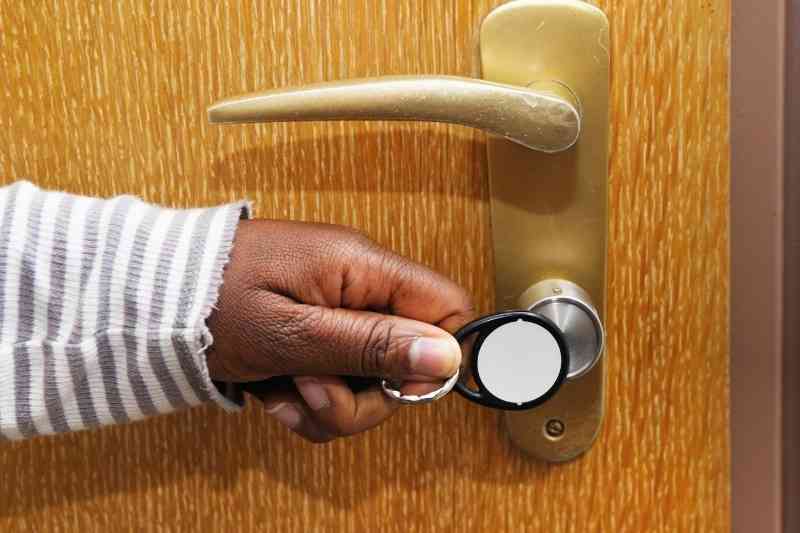 what is passive door lock